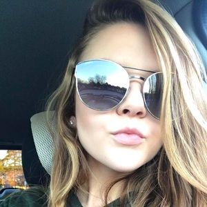 Meet your Posher, Jillian